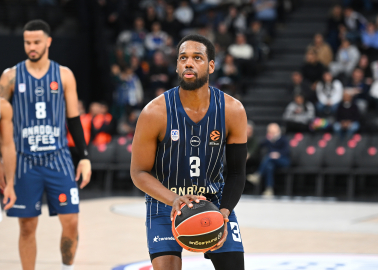 Anadolu Efes - Kosner Baskonia Vitoria-Gasteiz: 75-89