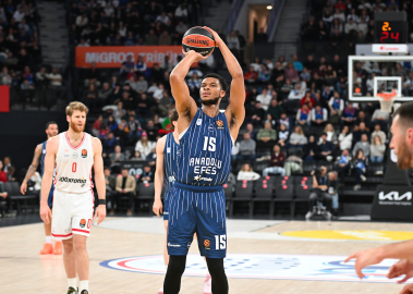 Anadolu Efes - Olympiakos: 68-74
