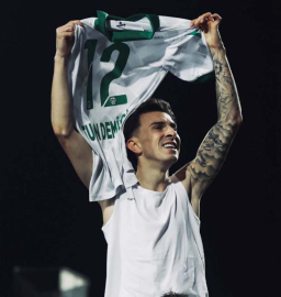 Bornova 1877 tırmanıyor