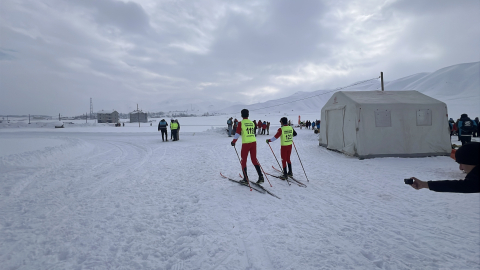 Yüksekova'da 365 sporcunun katıldığı Türkiye Kayaklı Koşu Eleme Yarışması başladı