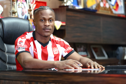 Sivasspor Jonathan Okoronkwo'yu renklerine bağladı