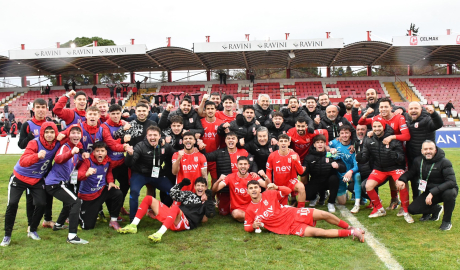 Balıkesirspor liderle oynuyor