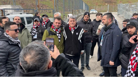 Serdal Adalı, Kocaeli deplasmanında taraftarlarla tribüne girdi / Video eklendi