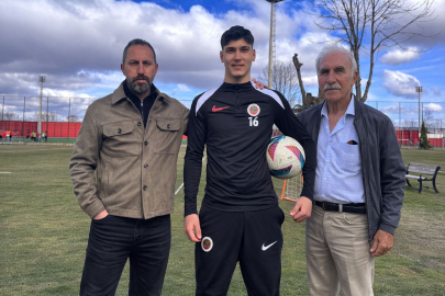 Gençlerbirliği'nin 15 yaşındaki futbolcusu Ayaz, ailesinin futbolculuk geleneğini devam ettiriyor