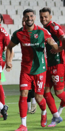 Karşıyaka Erol'u bırakmadı