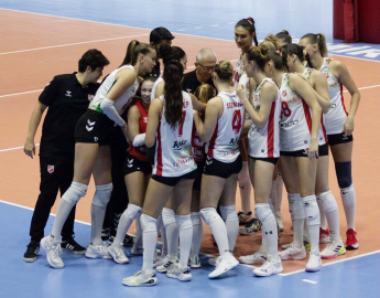 Karşıyaka filede erken havlu attı